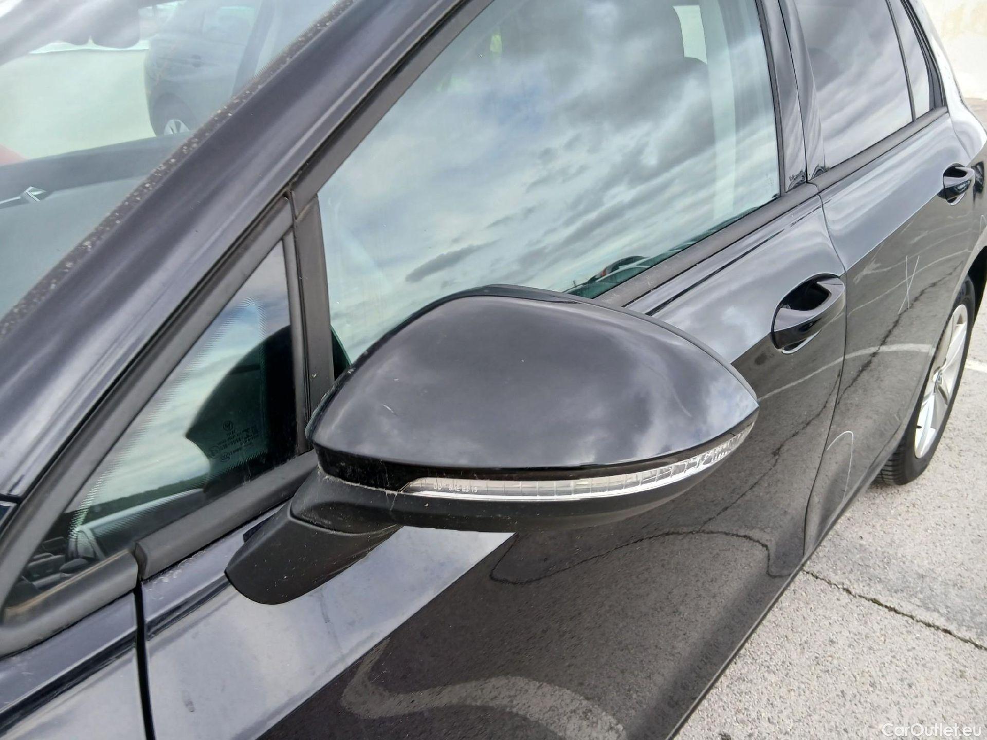  Volkswagen  Golf  VOLKSWAGEN / 2020 / 5P / berlina con portón Life 2.0 TDI 85kW (115CV) #9