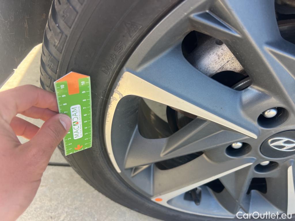  Hyundai  i30 HYUNDAI  / 2020 / 5P / berlina con portón 1.5 DPI Klass SLX #12