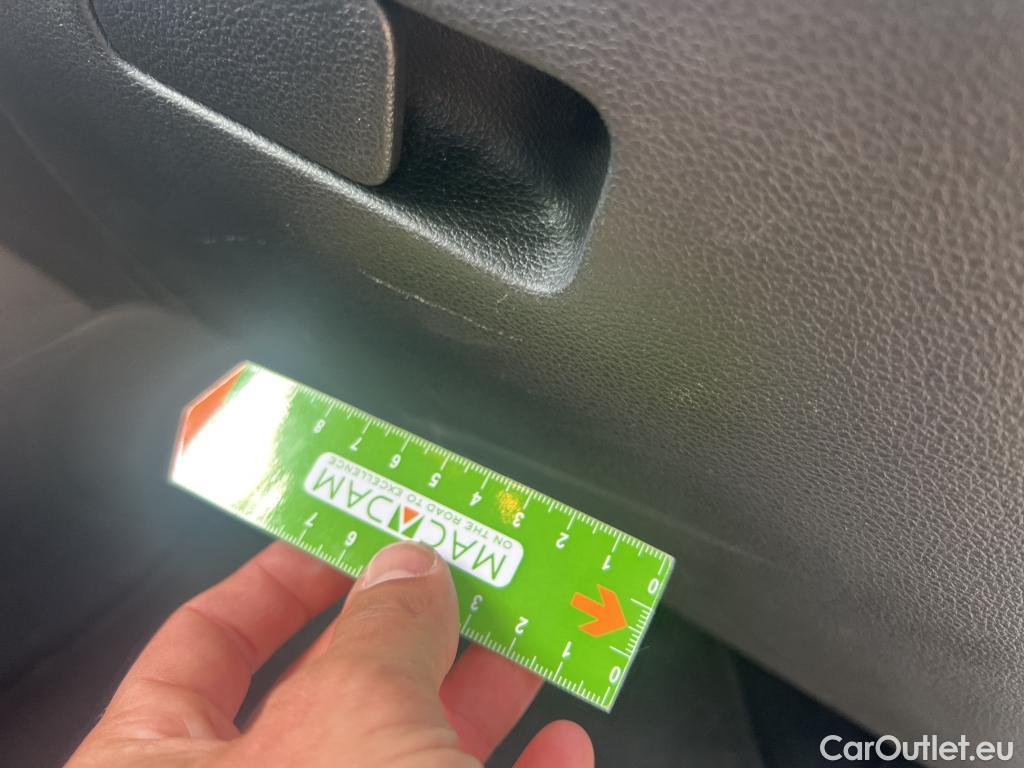  Hyundai  i30 HYUNDAI  / 2020 / 5P / berlina con portón 1.5 DPI Klass SLX #27