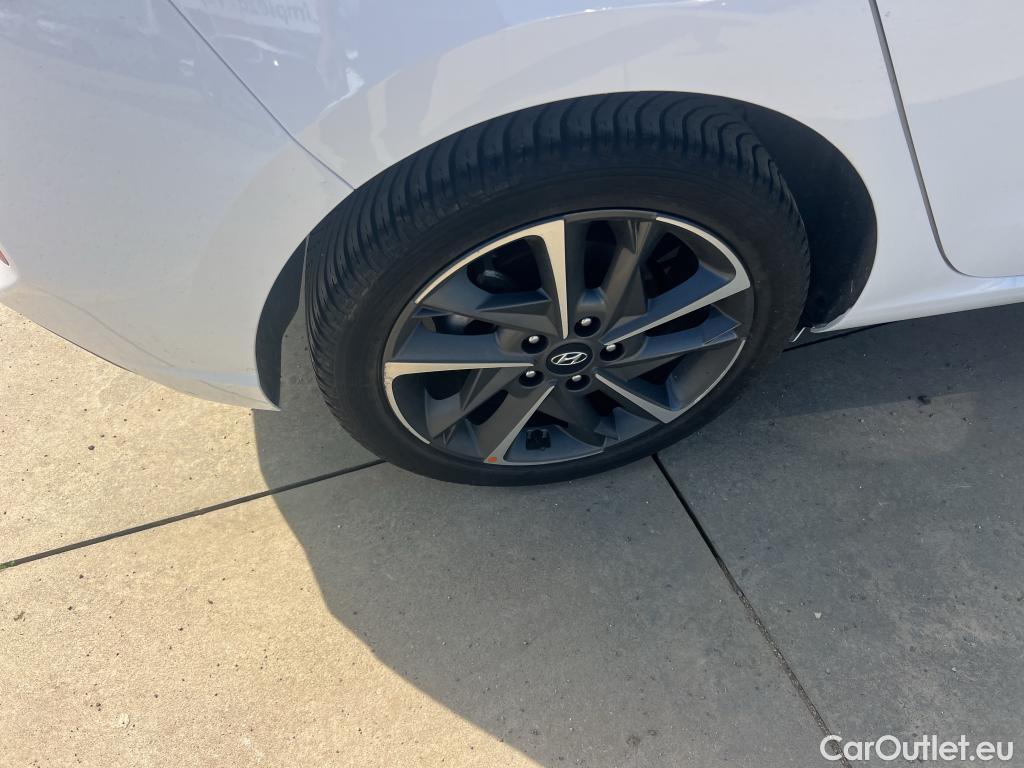  Hyundai  i30 HYUNDAI  / 2020 / 5P / berlina con portón 1.5 DPI Klass SLX #11