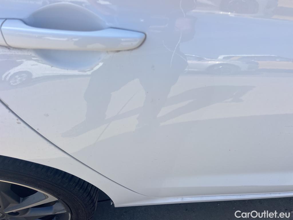  Hyundai  i30 HYUNDAI  / 2020 / 5P / berlina con portón 1.5 DPI Klass SLX #6