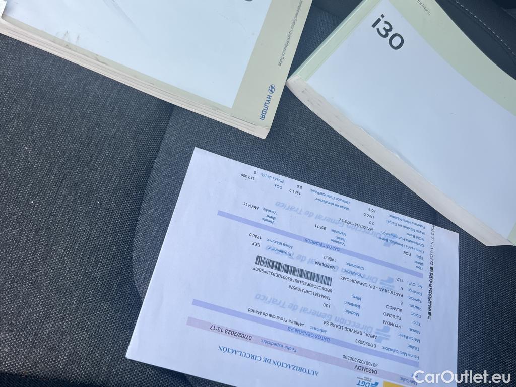  Hyundai  i30 HYUNDAI  / 2020 / 5P / berlina con portón 1.5 DPI Klass SLX #23