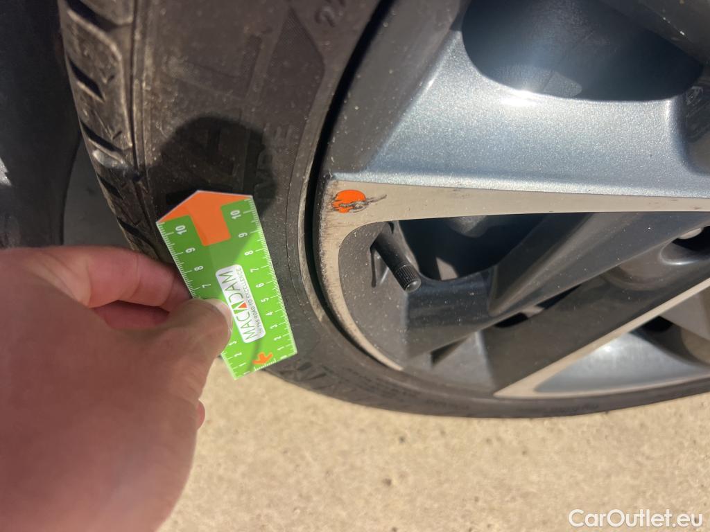  Hyundai  i30 HYUNDAI  / 2020 / 5P / berlina con portón 1.5 DPI Klass SLX #14