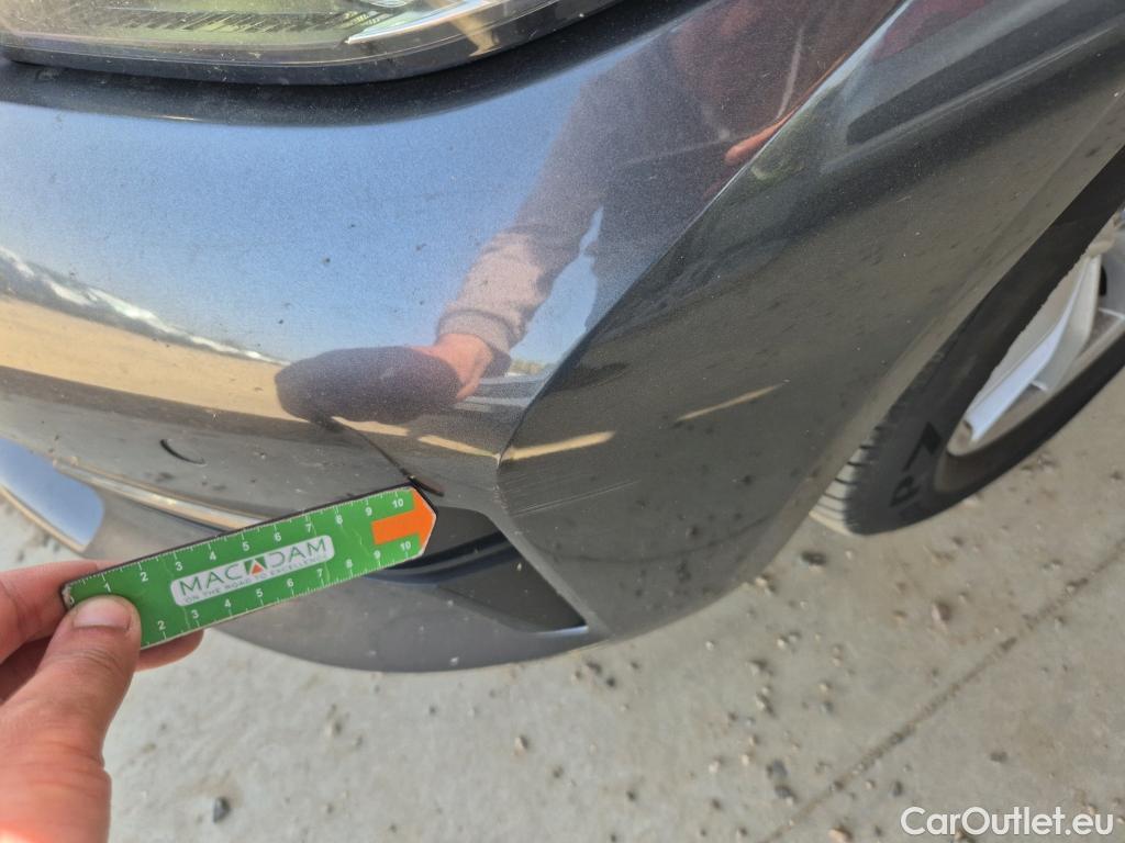  Bmw  Serie 3 BMW  / 2018 / 4P / sedán 318d Auto. #6