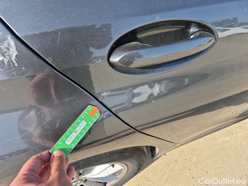  Bmw  Serie 3 BMW  / 2018 / 4P / sedán 318d Auto. #22