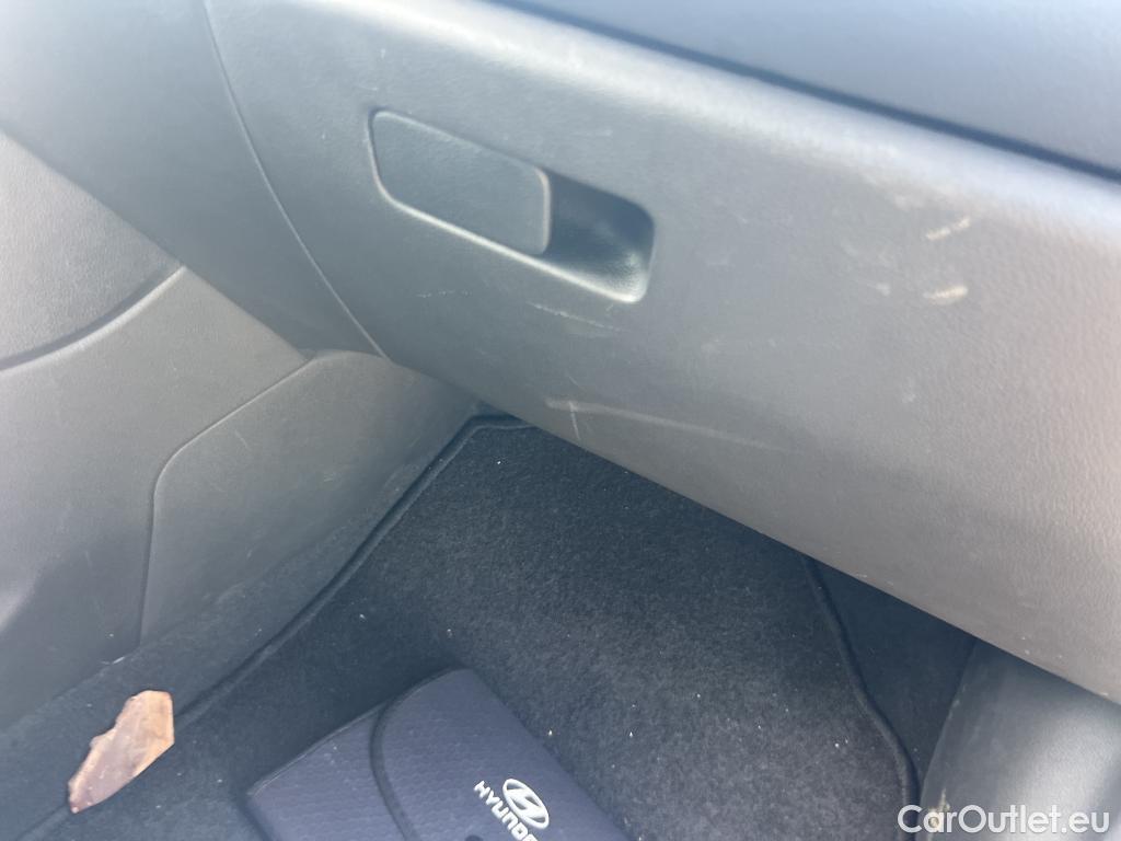  Hyundai  i30 HYUNDAI  / 2020 / 5P / berlina con portón 1.5 DPI Klass SLX #26