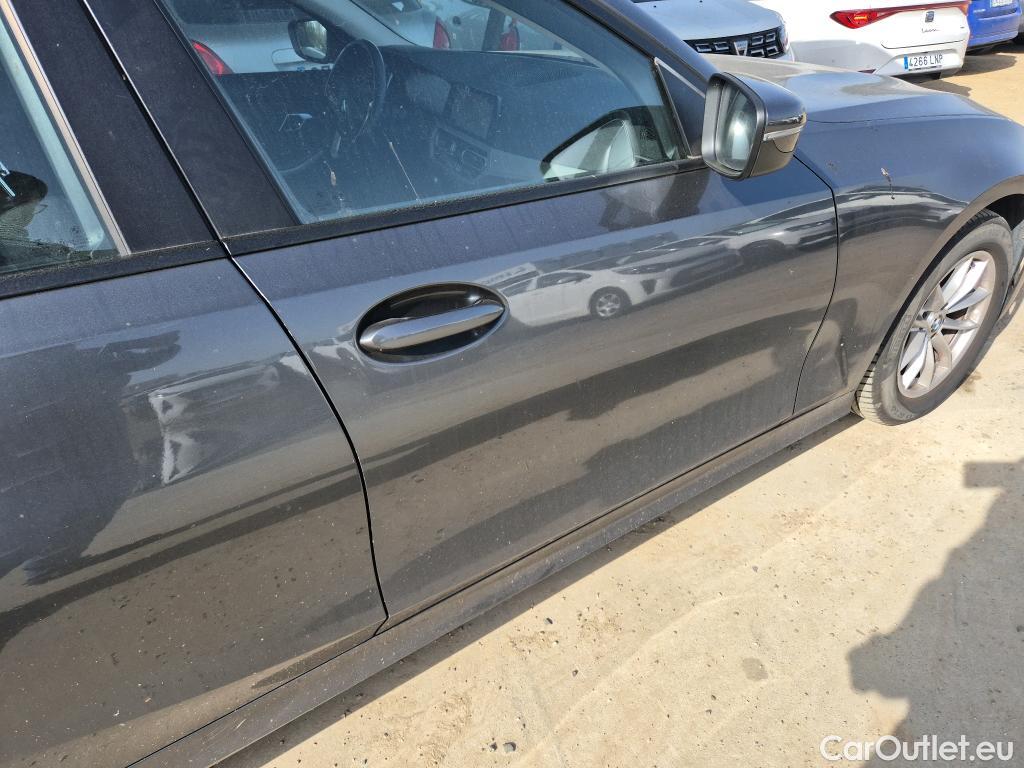  Bmw  Serie 3 BMW  / 2018 / 4P / sedán 318d Auto. #18