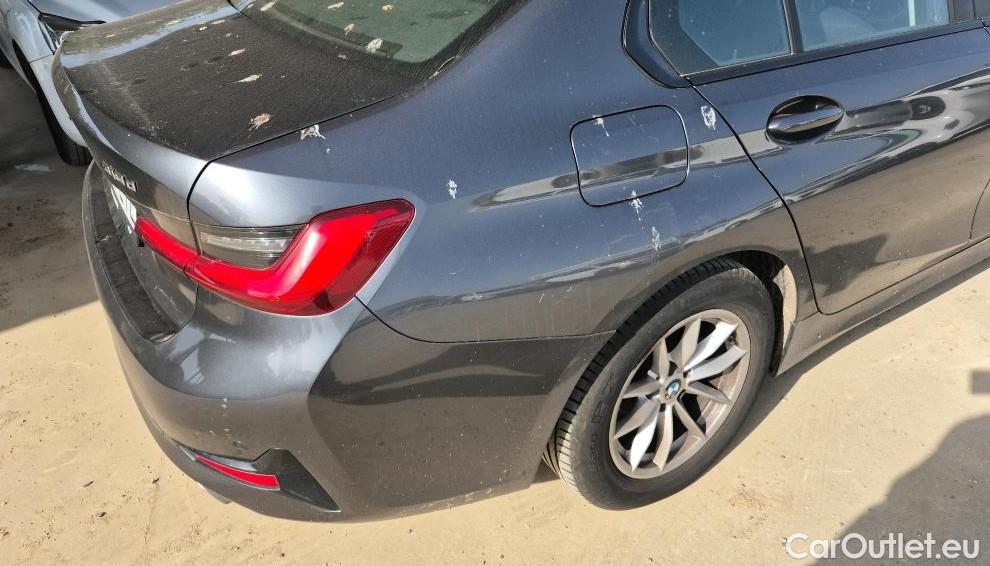  Bmw  Serie 3 BMW  / 2018 / 4P / sedán 318d Auto. #26