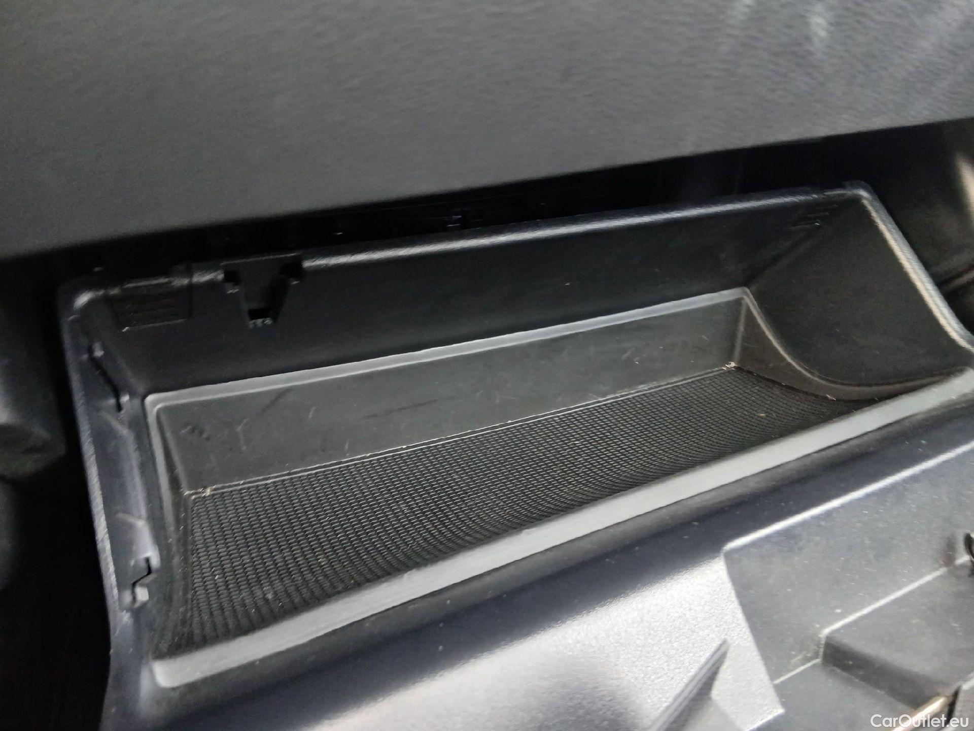  Volvo  XC 40 VOLVO XC40 / 2017 / 5P / todoterreno 1.5 T2 Momentum Core #38