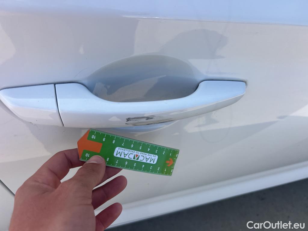  Hyundai  i30 HYUNDAI  / 2020 / 5P / berlina con portón 1.5 DPI Klass SLX #19