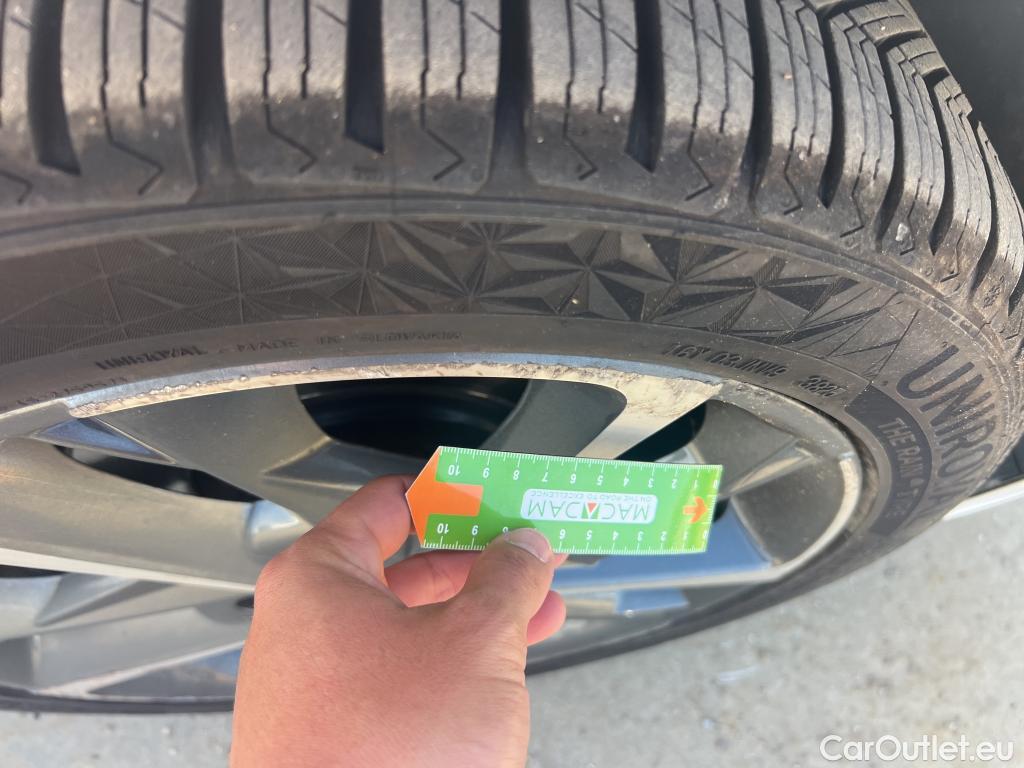  Hyundai  i30 HYUNDAI  / 2020 / 5P / berlina con portón 1.5 DPI Klass SLX #10