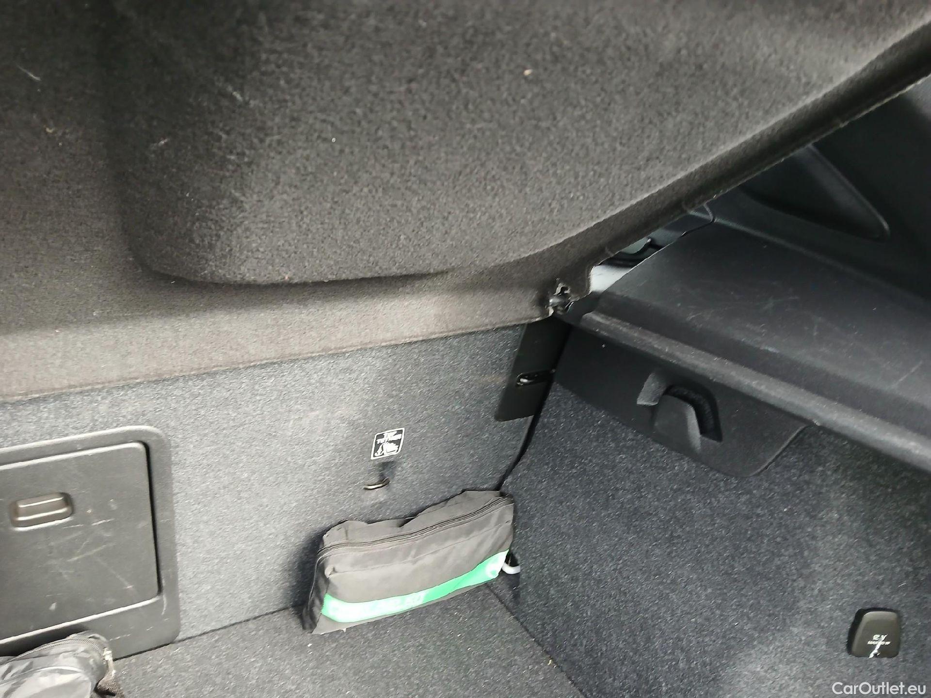  Volvo  XC 40 VOLVO XC40 / 2017 / 5P / todoterreno 1.5 T5 Twin Recharge Inscription Auto #8