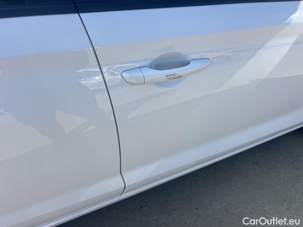  Hyundai  i30 HYUNDAI  / 2020 / 5P / berlina con portón 1.5 DPI Klass SLX #18