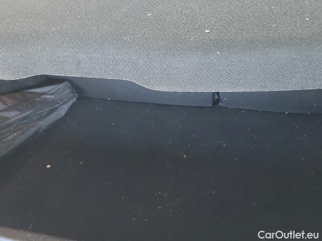  Peugeot  208 PEUGEOT  / 2019 / 5P / berlina con portón BlueHDi 73kW (100CV) Active Pack (AC) #15