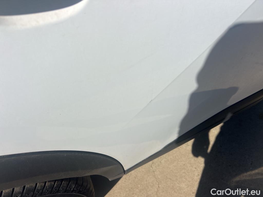  Peugeot  2008 PEUGEOT  / 2019 / 5P / todoterreno Active Puretech 100 S&S BVM6 #26