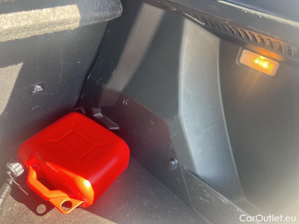  Peugeot  2008 PEUGEOT  / 2019 / 5P / todoterreno Active Puretech 100 S&S BVM6 #15