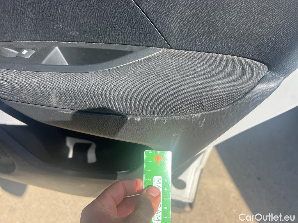  Peugeot  2008 PEUGEOT  / 2019 / 5P / todoterreno Active Puretech 100 S&S BVM6 #20