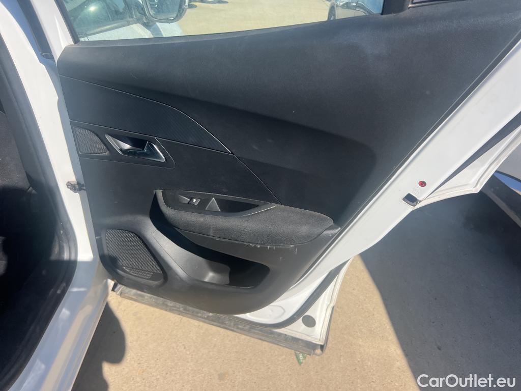  Peugeot  2008 PEUGEOT  / 2019 / 5P / todoterreno Active Puretech 100 S&S BVM6 #19