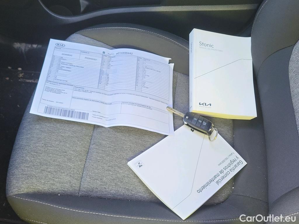  KIA  STONIC KIA  / 2017 / 5P / todoterreno 1.2 DPi 62kW (84CV) Concept  #10