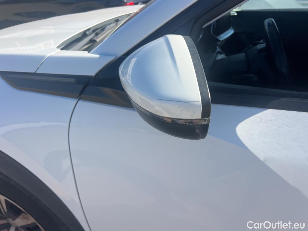  Peugeot  2008 PEUGEOT  / 2019 / 5P / todoterreno Active Puretech 100 S&S BVM6 #34