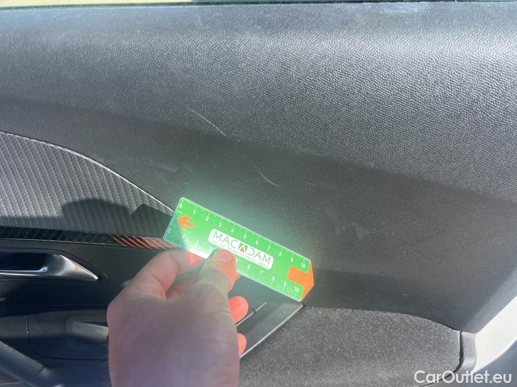  Peugeot  2008 PEUGEOT  / 2019 / 5P / todoterreno Active Puretech 100 S&S BVM6 #22