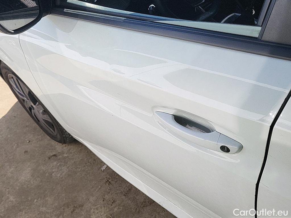  Peugeot  208 PEUGEOT  / 2019 / 5P / berlina con portón BlueHDi 73kW (100CV) Active Pack (AC) #22