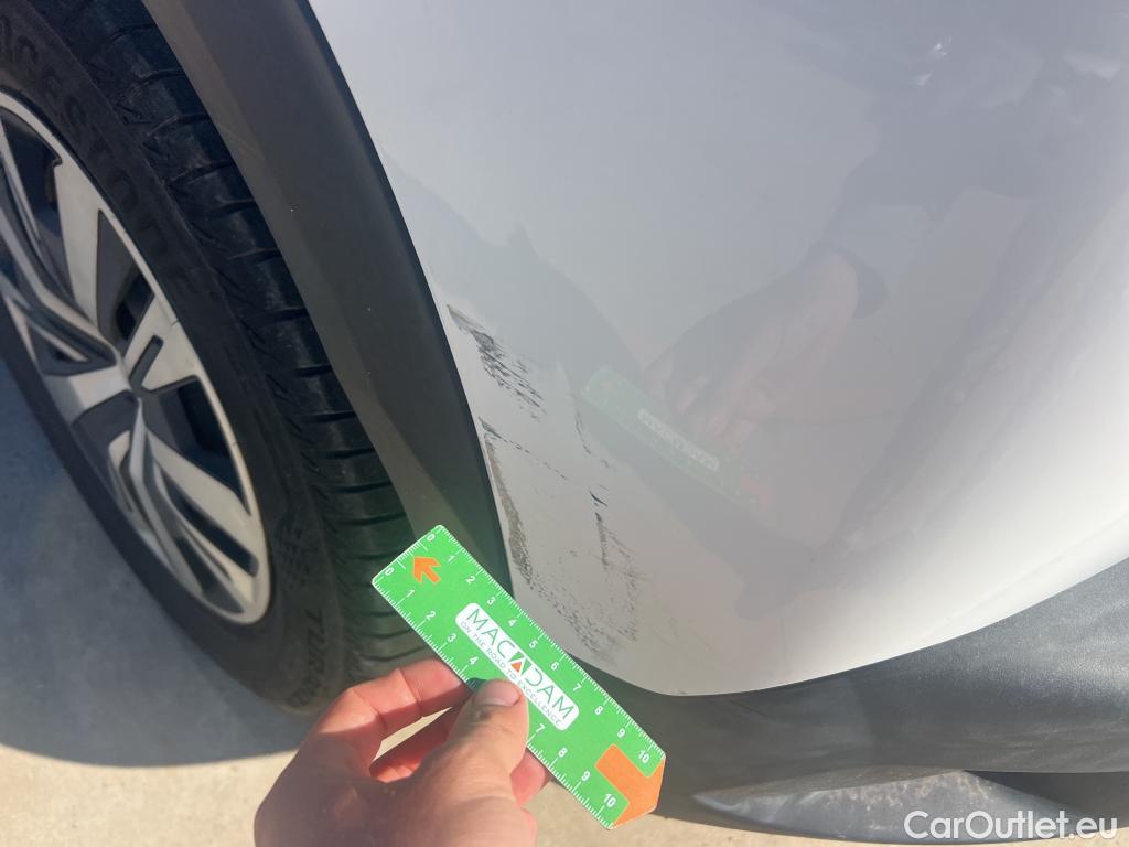  Peugeot  2008 PEUGEOT  / 2019 / 5P / todoterreno Active Puretech 100 S&S BVM6 #30