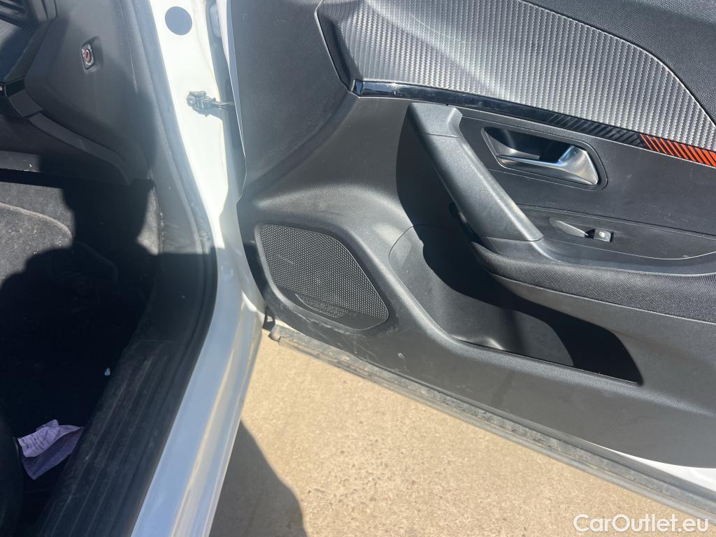  Peugeot  2008 PEUGEOT  / 2019 / 5P / todoterreno Active Puretech 100 S&S BVM6 #21