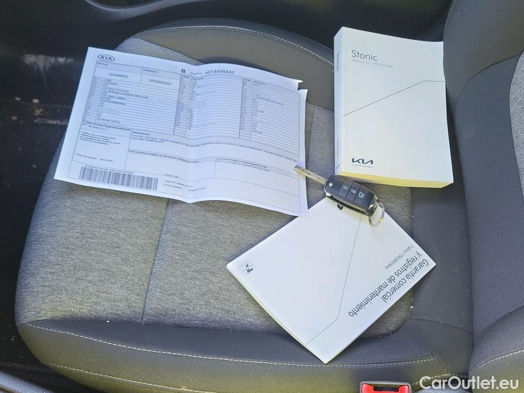  KIA  STONIC KIA  / 2017 / 5P / todoterreno 1.2 DPi 62kW (84CV) Concept  #9
