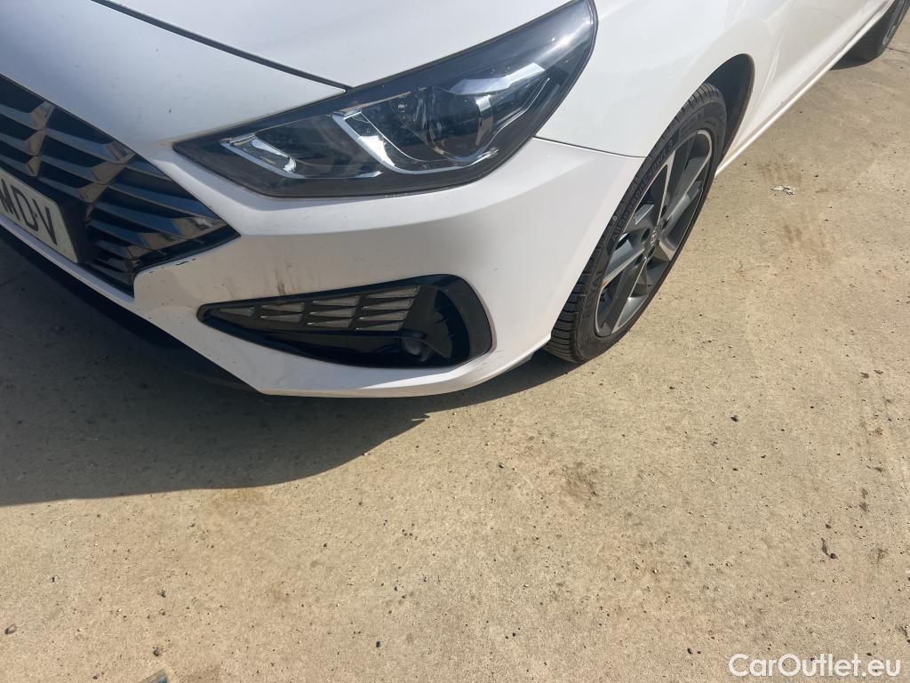  Hyundai  i30 HYUNDAI  / 2020 / 5P / berlina con portón 1.5 DPI Klass SLX #30