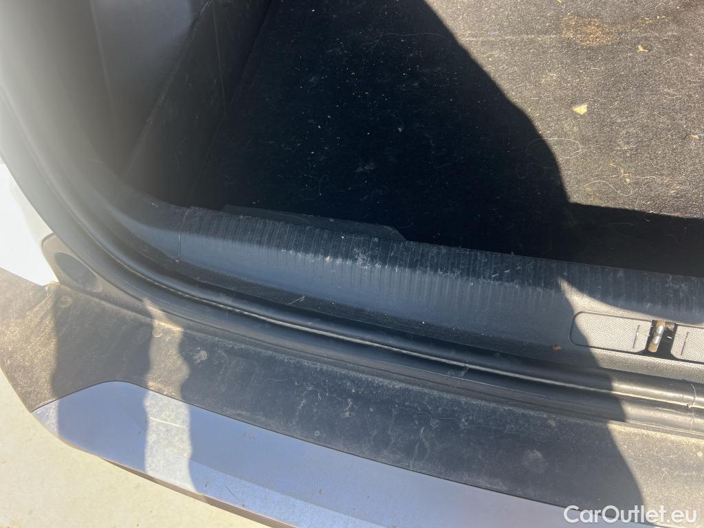  Peugeot  2008 PEUGEOT  / 2019 / 5P / todoterreno Active Puretech 100 S&S BVM6 #17