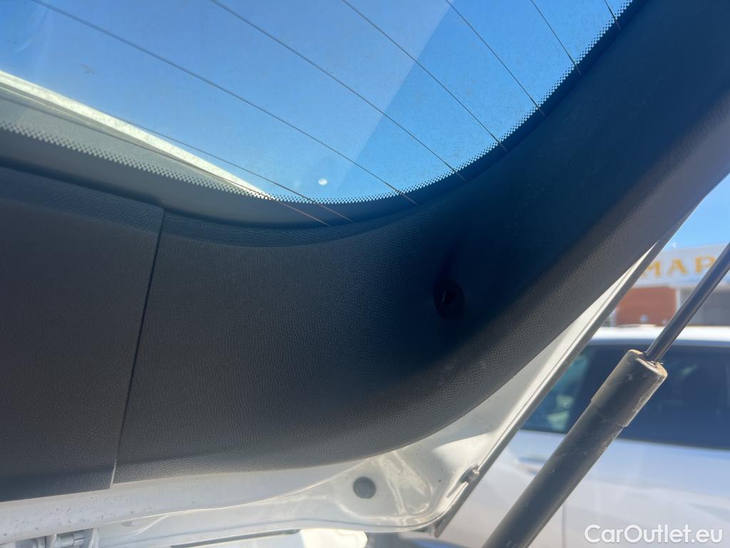  Peugeot  2008 PEUGEOT  / 2019 / 5P / todoterreno Active Puretech 100 S&S BVM6 #36