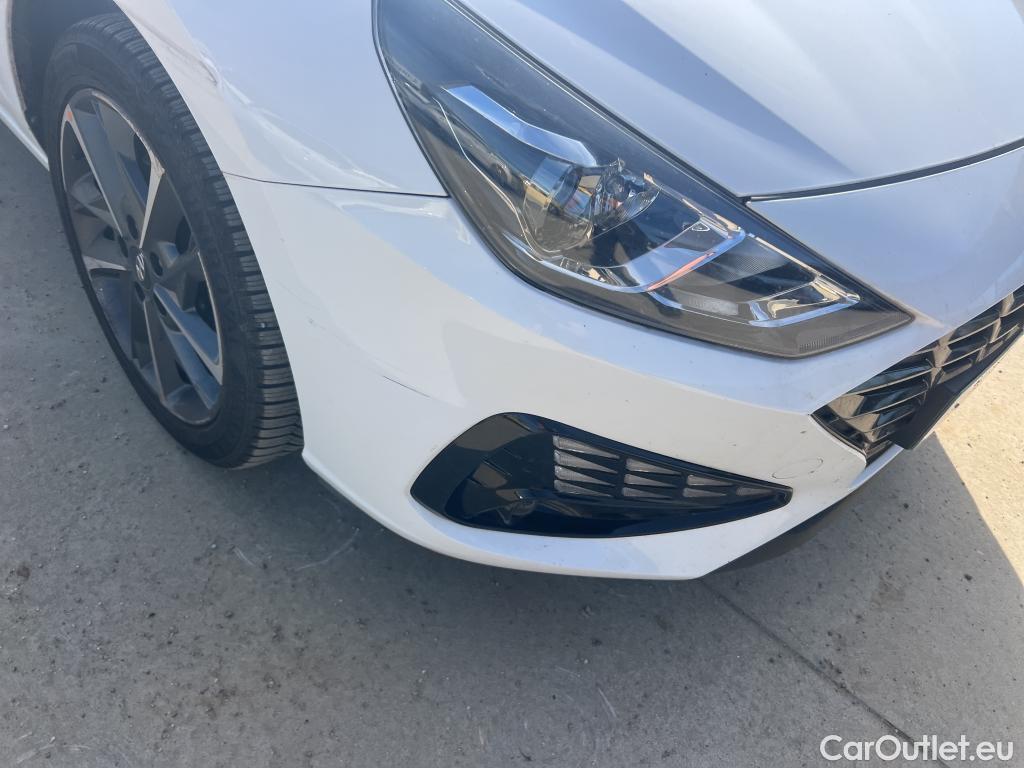  Hyundai  i30 HYUNDAI  / 2020 / 5P / berlina con portón 1.5 DPI Klass SLX #33