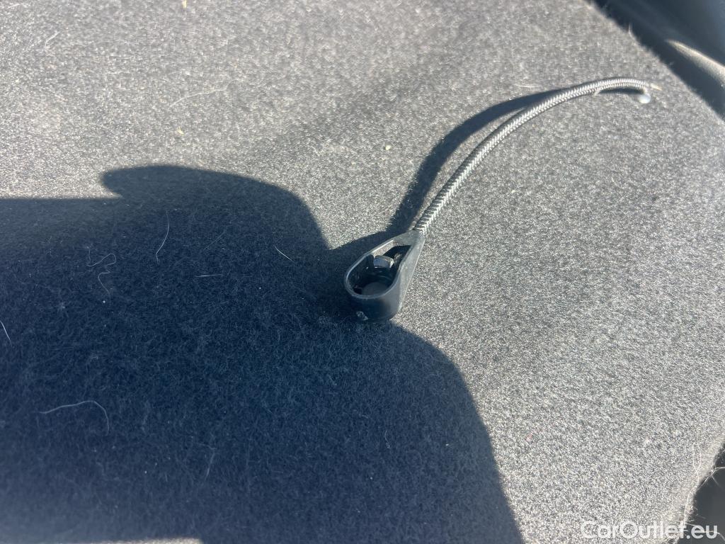  Peugeot  2008 PEUGEOT  / 2019 / 5P / todoterreno Active Puretech 100 S&S BVM6 #37