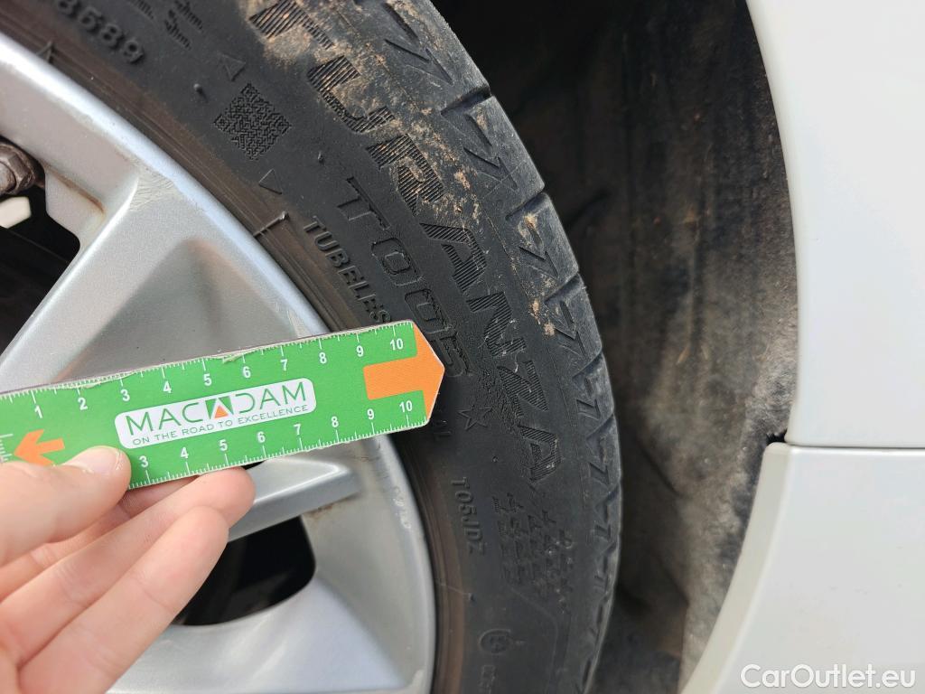  Bmw  Serie 1 BMW  / 2019 / 5P / berlina con portón 118i #2