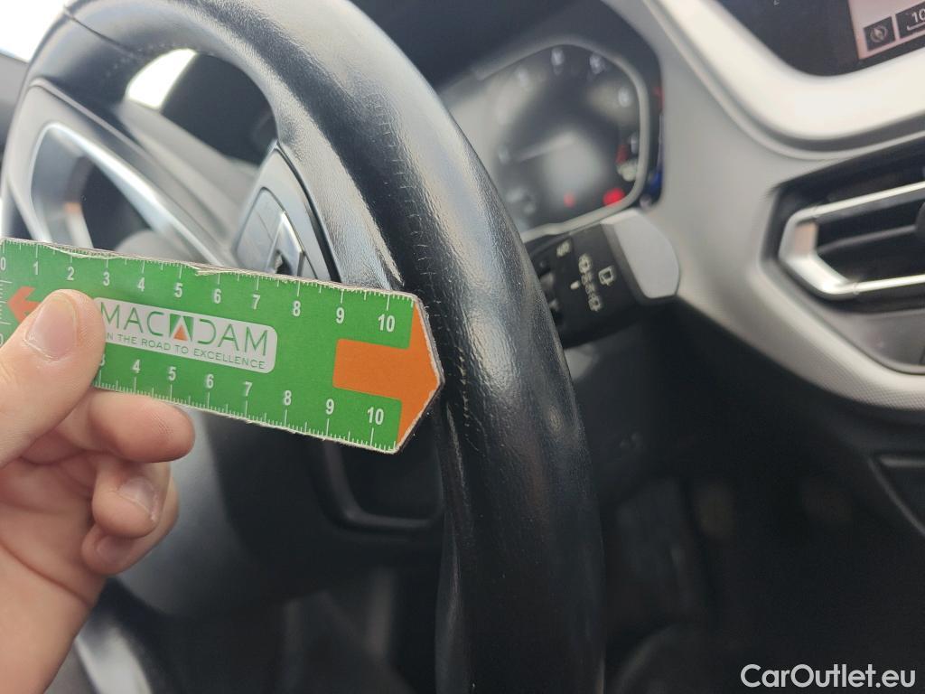  Bmw  Serie 1 BMW  / 2019 / 5P / berlina con portón 118i #12