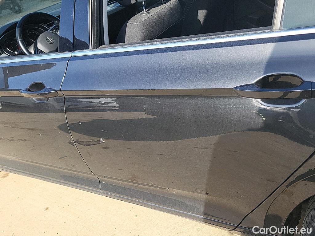  Volkswagen  Passat VOLKSWAGEN  / 2019 / 5P / familiar Variant Executive 2.0 TDI 110kW DSG #27