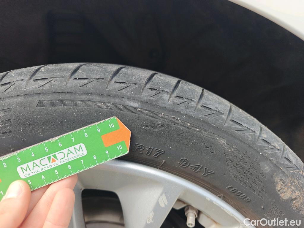  Bmw  Serie 1 BMW  / 2019 / 5P / berlina con portón 118i #1