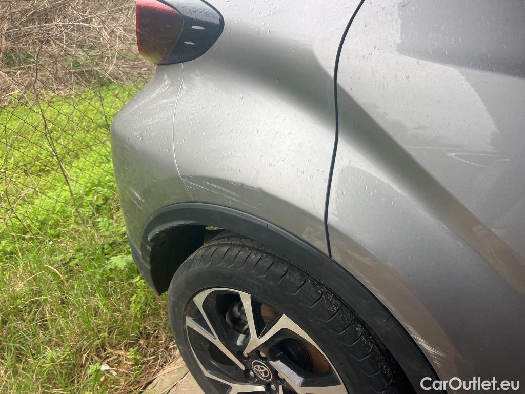  Toyota  C-HR TOYOTA  / 2019 / 5P / todoterreno 1.8 125H Advance #1