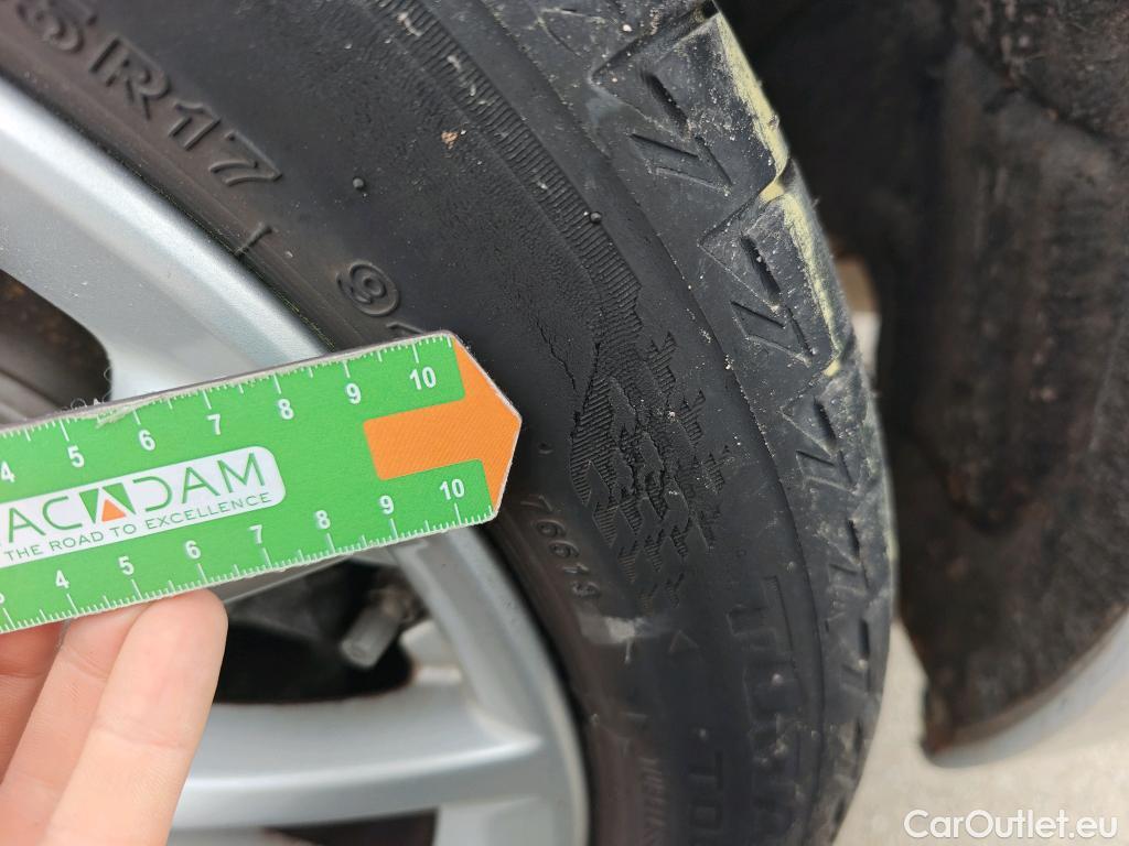  Bmw  Serie 1 BMW  / 2019 / 5P / berlina con portón 118i #21