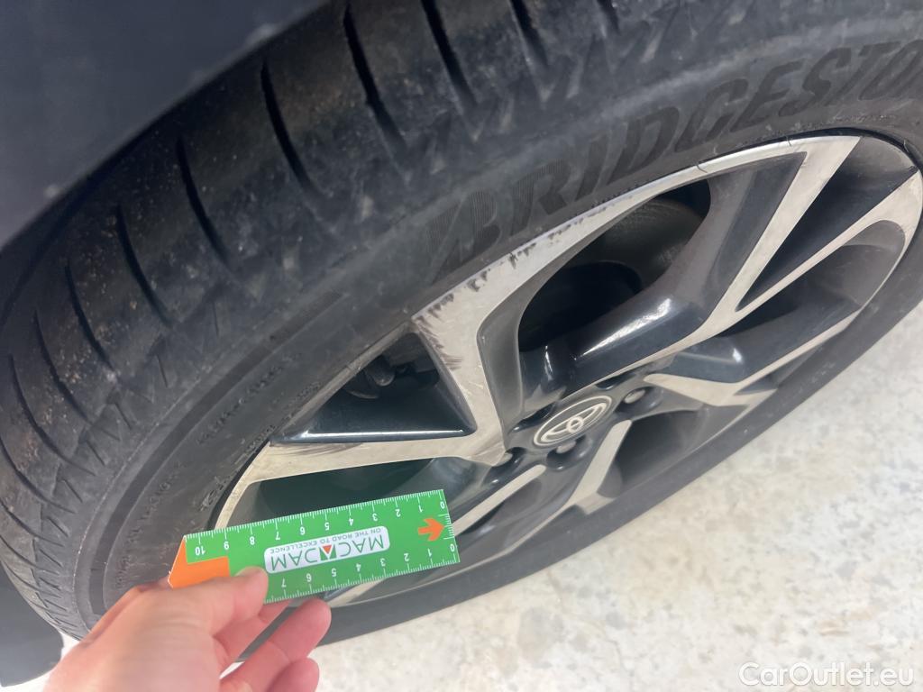  Toyota  C-HR TOYOTA  / 2019 / 5P / todoterreno 1.8 125H Advance #8