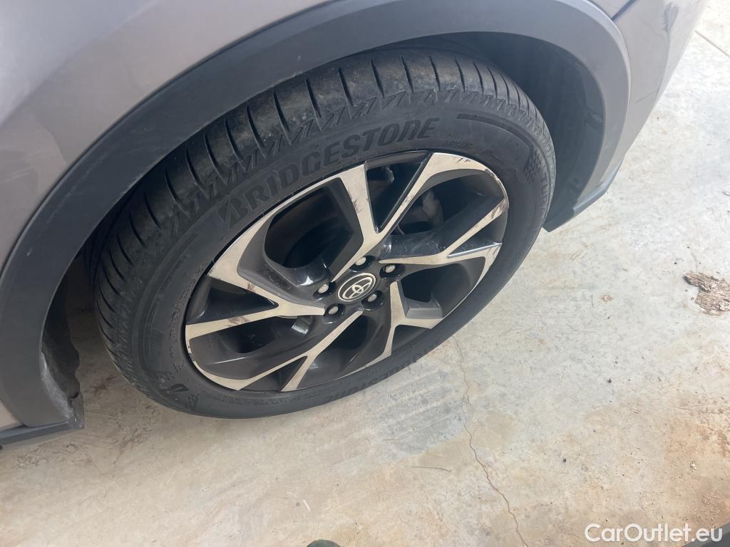  Toyota  C-HR TOYOTA  / 2019 / 5P / todoterreno 1.8 125H Advance #9