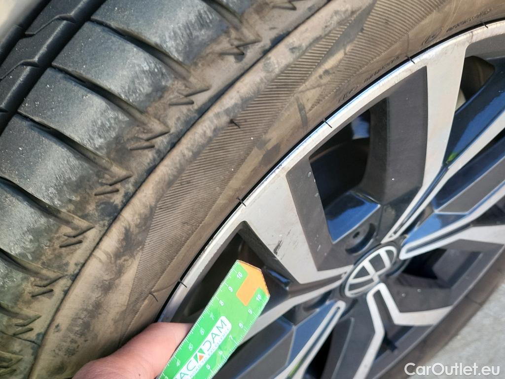  Volkswagen  Passat VOLKSWAGEN  / 2019 / 5P / familiar Variant Executive 2.0 TDI 110kW DSG #34