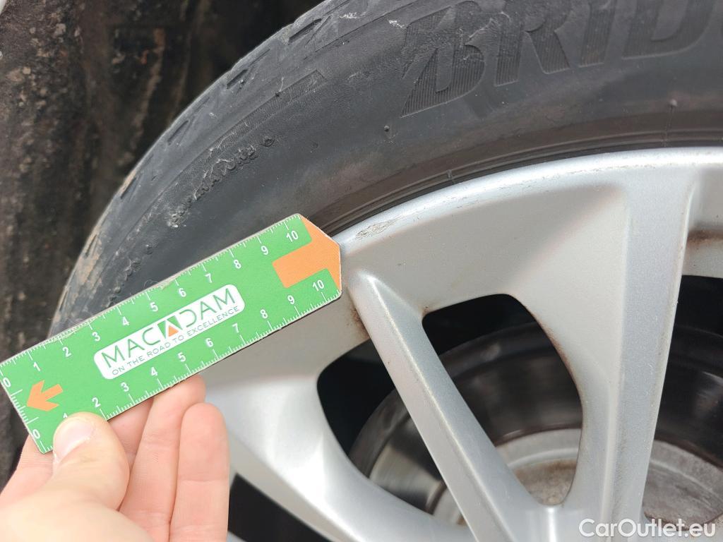  Bmw  Serie 1 BMW  / 2019 / 5P / berlina con portón 118i #20