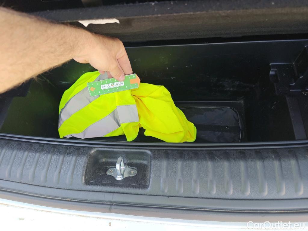  KIA  Cee'd KIA Ceed Tourer / 2018 / 5P / familiar Tourer 1.0 T-GDi 88kW (120CV) Concept #4