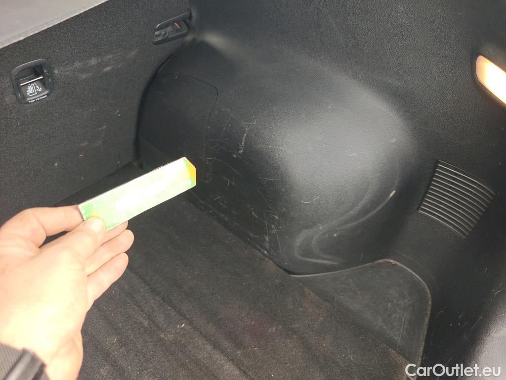  KIA  Niro KIA  / 2019 / 5P / crossover 1.6 GDi HEV 104kW (141CV) Drive #19