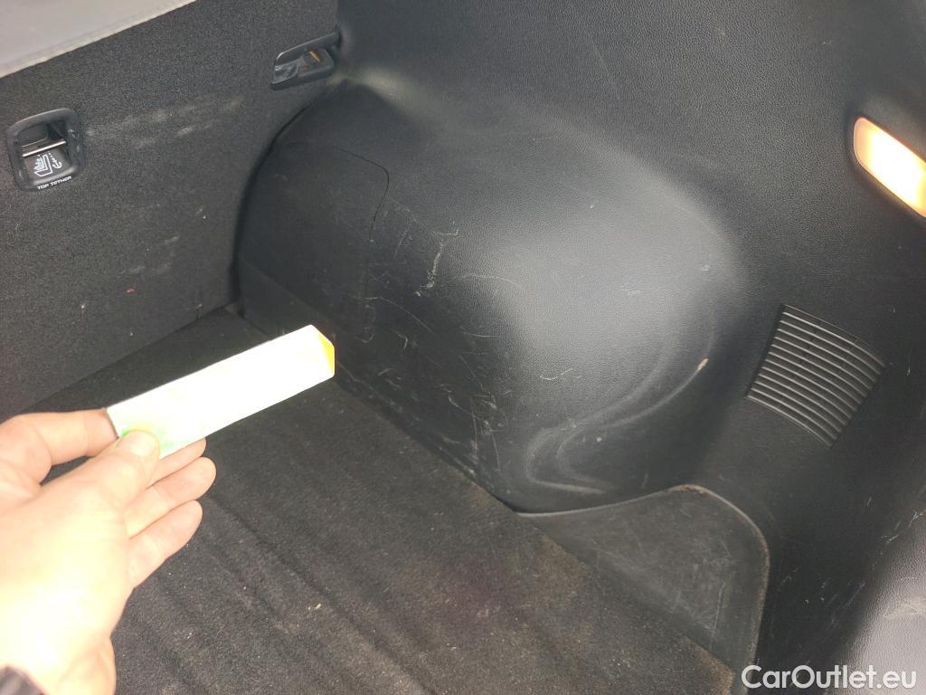  KIA  Niro KIA  / 2019 / 5P / crossover 1.6 GDi HEV 104kW (141CV) Drive #18