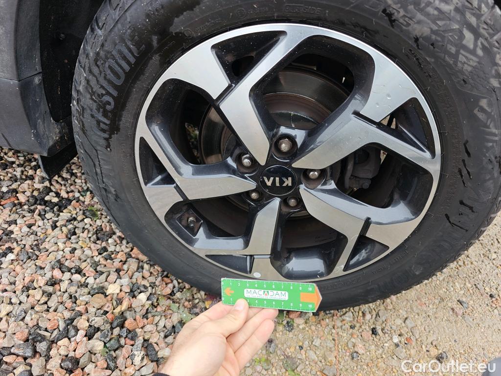  KIA  Sportage KIA  1.6MHEV Drive 100kW(136CV) 4x2(Crist Tintados) #96