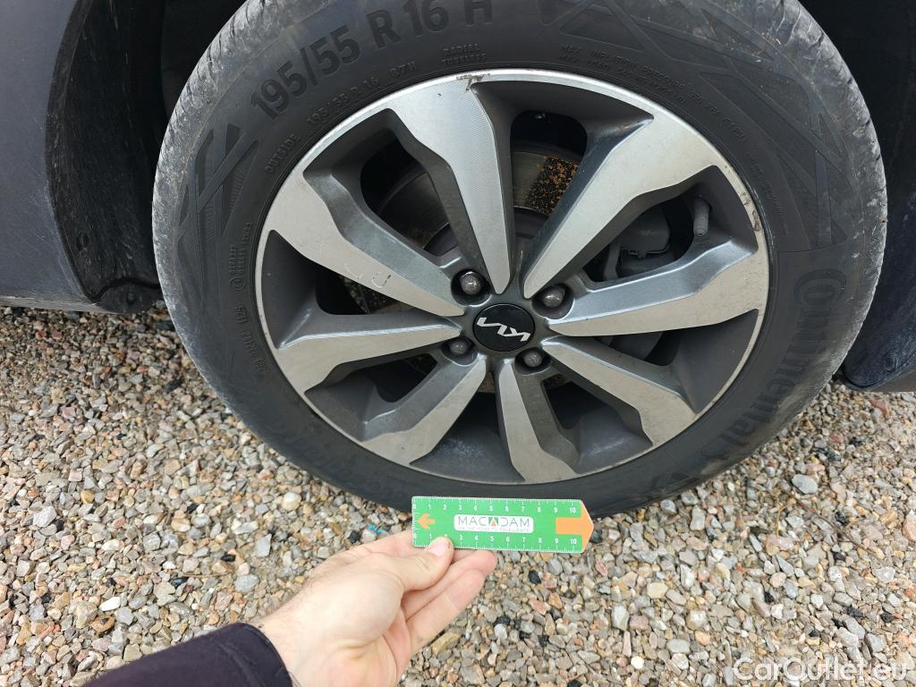  KIA  STONIC KIA  / 2017 / 5P / todoterreno 1.0 T-GDi 74kW (100CV) MHEV iMT Drive #32