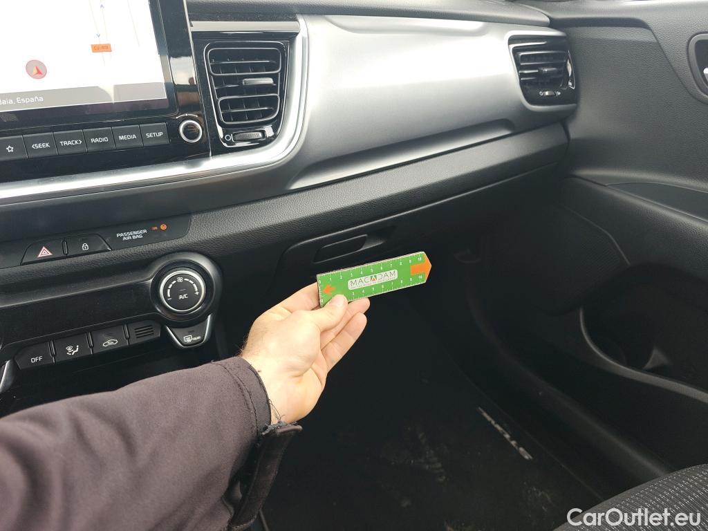  KIA  STONIC KIA  / 2017 / 5P / todoterreno 1.0 T-GDi 74kW (100CV) MHEV iMT Drive #12